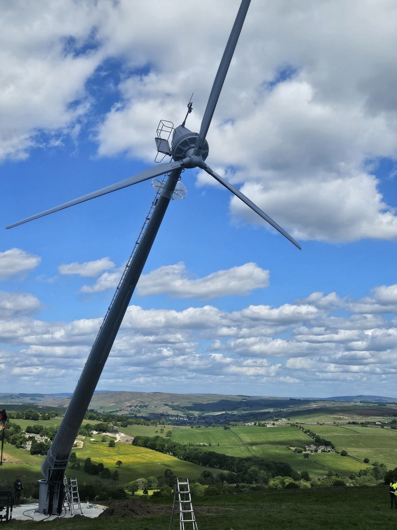 Kodair KW30 being raised on its tilt-up tower